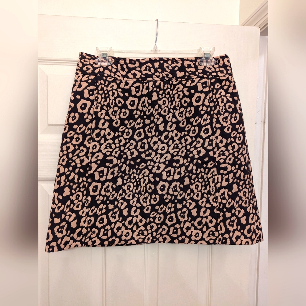 Ann Taylor Loft black and tan leopard print Short skirt with pockets size 8